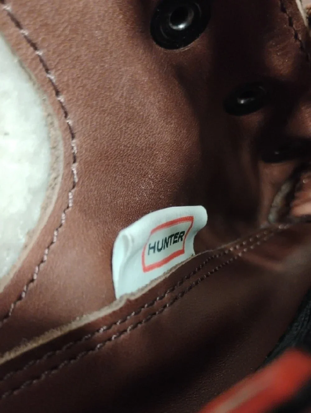 Hunter lace up